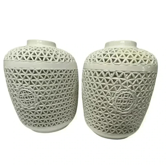 Pair of white majolica perforated Chinese Reticulated Porcelain Ceramic Vases - Picture 8 of 16